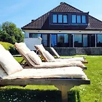 Apartment Nur 7 Gehminuten Zum Strand, Sehr Hochwertige Mit Terrasse In Ruhiger Lage, Inklusive Parkplatz Und Fahrradunterstellplatz Lässt Keine Wünsche Offen Scharbeutz