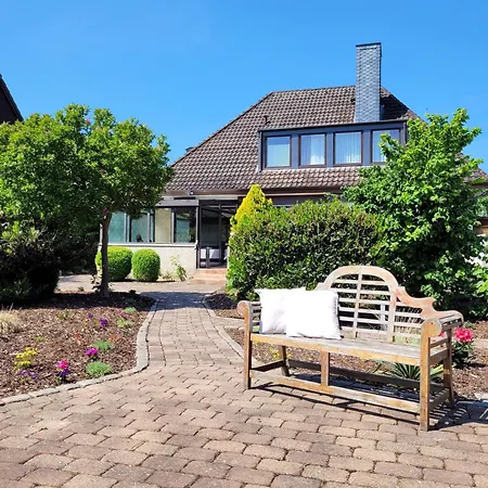 Nur 7 Gehminuten Zum Strand, Sehr Hochwertige Mit Terrasse In Ruhiger Lage, Inklusive Parkplatz Und Fahrradunterstellplatz Laesst Keine Wuensche Offen * Scharbeutz