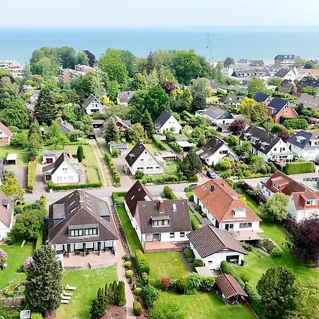 Nur 7 Gehminuten Zum Strand, Sehr Hochwertige Mit Terrasse In Ruhiger Lage, Inklusive Parkplatz Und Fahrradunterstellplatz Laesst Keine Wuensche Offen Appartement