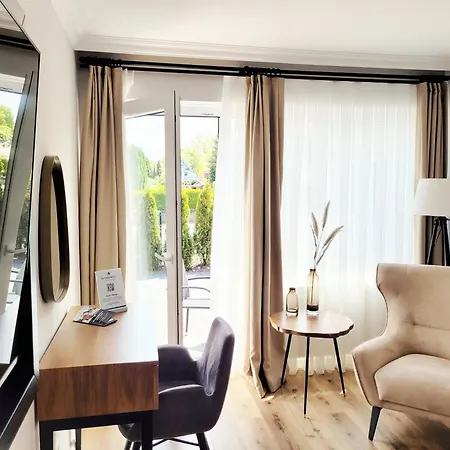 Nur 7 Gehminuten Zum Strand, Sehr Hochwertige Mit Terrasse In Ruhiger Lage, Inklusive Parkplatz Und Fahrradunterstellplatz Laesst Keine Wuensche Offen *