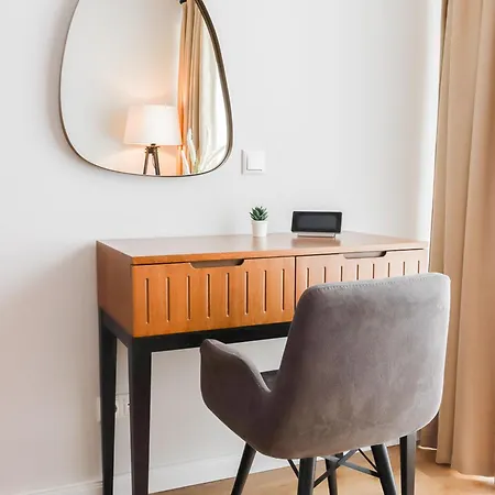 Nur 7 Gehminuten Zum Strand, Sehr Hochwertige Mit Terrasse In Ruhiger Lage, Inklusive Parkplatz Und Fahrradunterstellplatz Laesst Keine Wuensche Offen